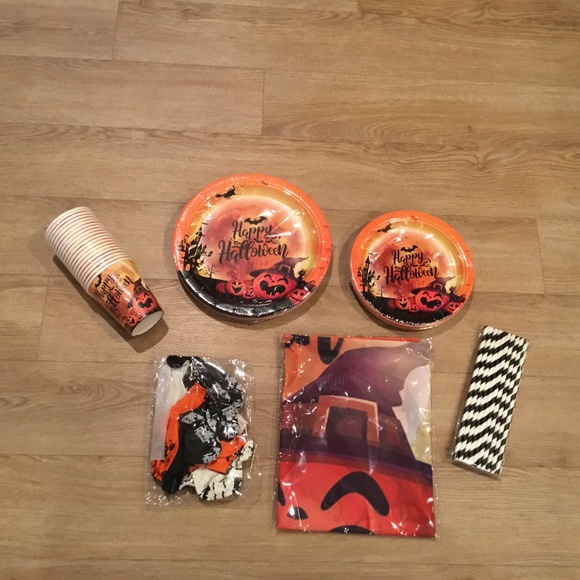 Halloween Table Party Supplies And Fabric Tapestry Photo Backdrop - Picture 2 of 4